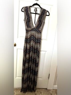 Veronica M Sleeveless V-Neck Maxi Dress